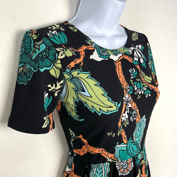 NWT‎ LuLaRoe Amelia Black Tropical Stretch Fit & Flare Pleated Dress Pockets SM - Picture 4 of 13